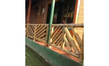 Se Vende Hermosa Finca por Arabia con Piscina y 3 casas