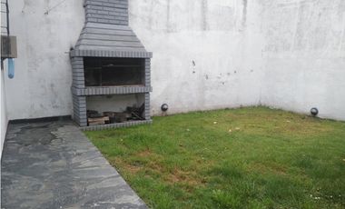 Chalet 3 ambientes/ Villa Primera