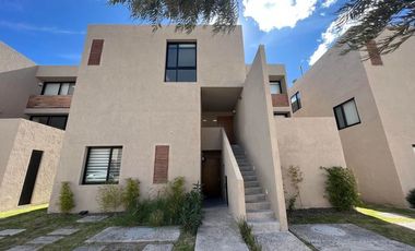 Zakia departamento de dos niveles en VENTA de 157 mts2 GPT4095