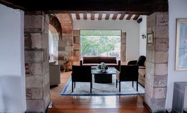 Residencia Estilo Mexicano a la Venta en Lomas Hipódromo.