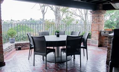 Residencia Estilo Mexicano a la Venta en Lomas Hipódromo.