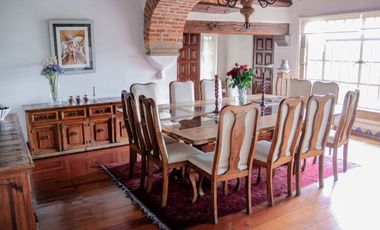 Residencia Estilo Mexicano a la Venta en Lomas Hipódromo.