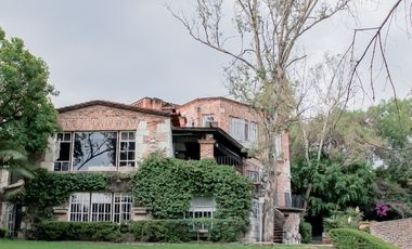 Residencia Estilo Mexicano a la Venta en Lomas Hipódromo.