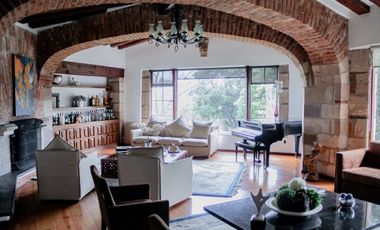 Residencia Estilo Mexicano a la Venta en Lomas Hipódromo.