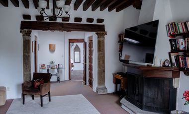 Residencia Estilo Mexicano a la Venta en Lomas Hipódromo.