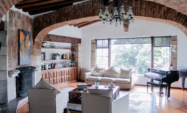 Residencia Estilo Mexicano a la Venta en Lomas Hipódromo.