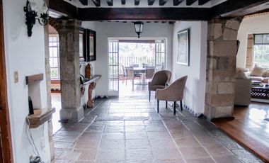 Residencia Estilo Mexicano a la Venta en Lomas Hipódromo.