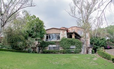 Residencia Estilo Mexicano a la Venta en Lomas Hipódromo.