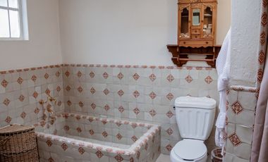 Residencia Estilo Mexicano a la Venta en Lomas Hipódromo.