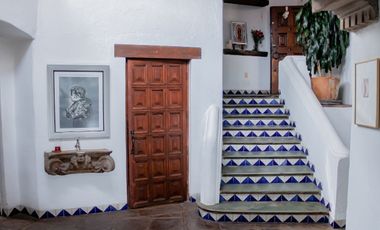 Residencia Estilo Mexicano a la Venta en Lomas Hipódromo.