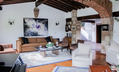 Residencia Estilo Mexicano a la Venta en Lomas Hipódromo.