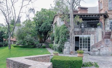 Residencia Estilo Mexicano a la Venta en Lomas Hipódromo.