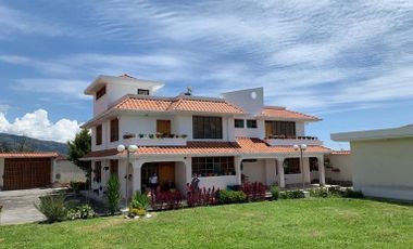 BEAUTIFUL HOUSE FOR SALE PERFECT LOCATION CLOSE TO LAKE CUICOCHA
