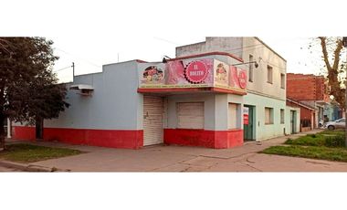 Vendo casa de 4  amb con local comercial en muy buena ubicación.
