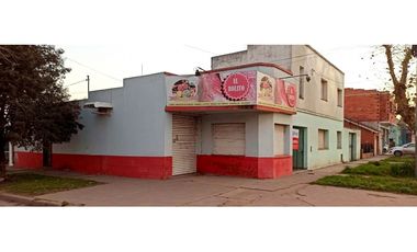 Vendo casa de 4  amb con local comercial en muy buena ubicación.