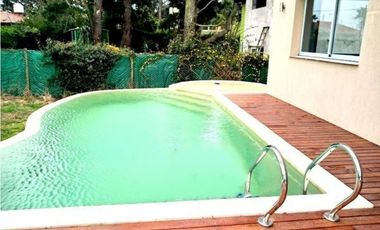 SIERRA DE LOS PADRES CASA DE CUATRO AMBIENTES CON PISCINA