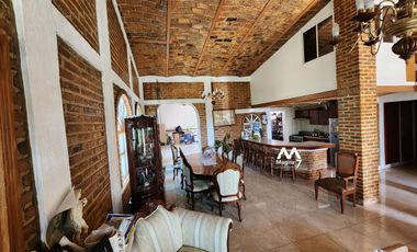 VENTA CASA DE CAMPO EN LOS ROBLES