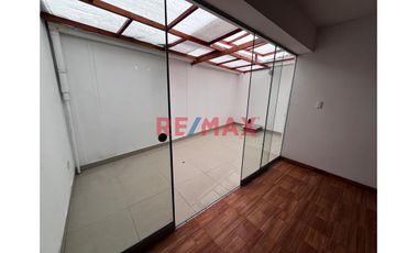 Amplio Y Luminoso Departamento En Primer Piso