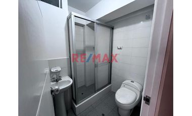 Amplio Y Luminoso Departamento En Primer Piso