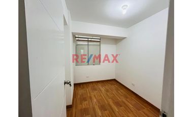 Amplio Y Luminoso Departamento En Primer Piso