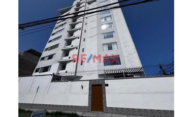 Amplio Y Luminoso Departamento En Primer Piso