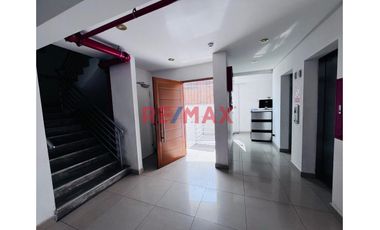 Amplio Y Luminoso Departamento En Primer Piso