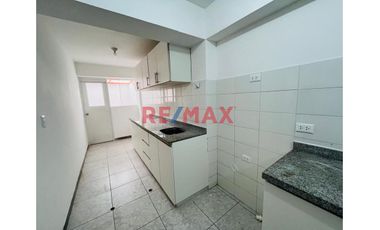 Amplio Y Luminoso Departamento En Primer Piso