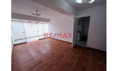 Amplio Y Luminoso Departamento En Primer Piso