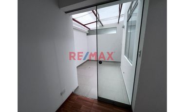 Amplio Y Luminoso Departamento En Primer Piso