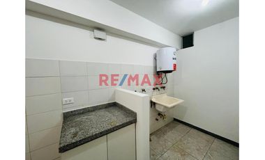 Amplio Y Luminoso Departamento En Primer Piso