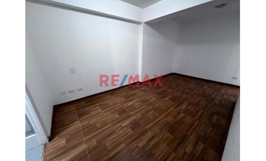 Amplio Y Luminoso Departamento En Primer Piso