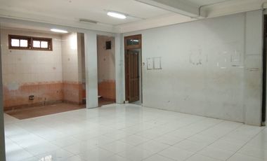 Rumah Siap Huni di Kawasan Duren Sawit Untuk Keluarga Besar atau Usaha Penginapan (Guest House)