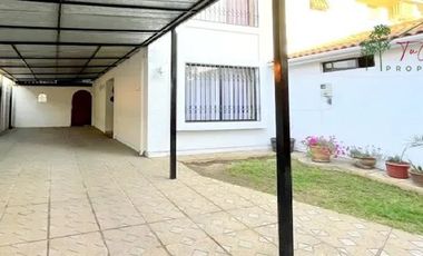 Casa en venta de 3D/2B patio y terraza en La Florida
