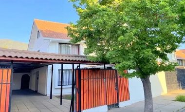 Casa en venta de 3D/2B patio y terraza en La Florida