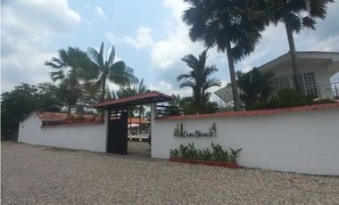 Vendo Casa Campestre con piscina rentando Vereda Apiay Villavicencio