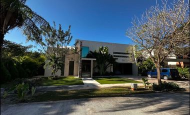 Casa en Privada Country Club Yucatan