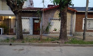 Casa en venta de ph de tres amb en Haedo Norte Barrio Guemes