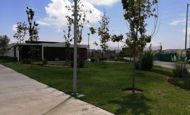 Valle Imperial coto cerezo frente a parque con roof garden