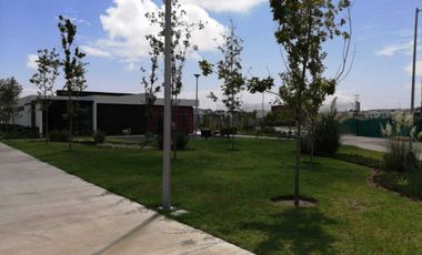 Valle Imperial coto cerezo frente a parque con roof garden