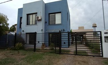 Casa en venta - 3 dormitorios 2 baños - patio - 340 mts 2- General Belgrano