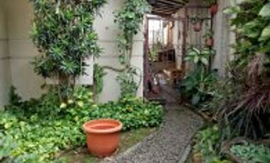 Murah sekali hanya 2 Miliar Rumah 2 lantai luas 288 meter dekat tol di Petukangan Selatan Jakarta Selatan