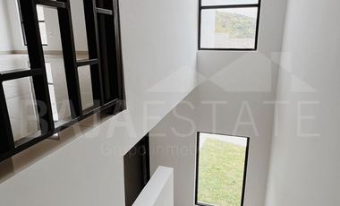 CASA EN VENTA EN VALLE SUR TIJUANA PRIVADA COTO 84
