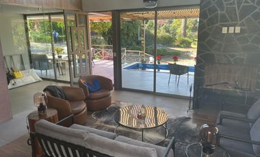 CASA EN VENTA CON VISTA PARCIAL AL LAGO