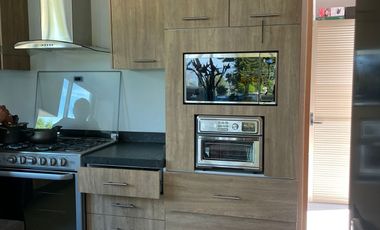 CASA EN VENTA CON VISTA PARCIAL AL LAGO