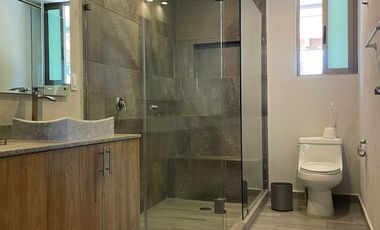 CASA EN VENTA CON VISTA PARCIAL AL LAGO