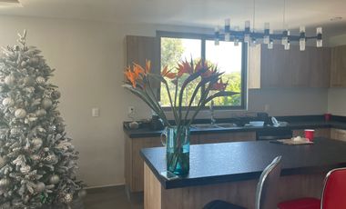CASA EN VENTA CON VISTA PARCIAL AL LAGO