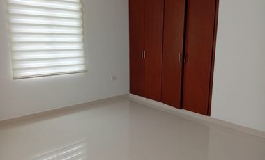 casa en venta en la mesa. Cod V12463