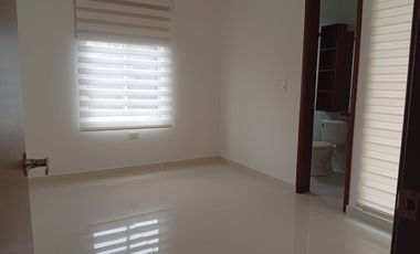 casa en venta en la mesa. Cod V12463