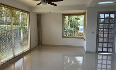 casa en venta en la mesa. Cod V12463