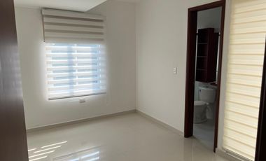 casa en venta en la mesa. Cod V12463